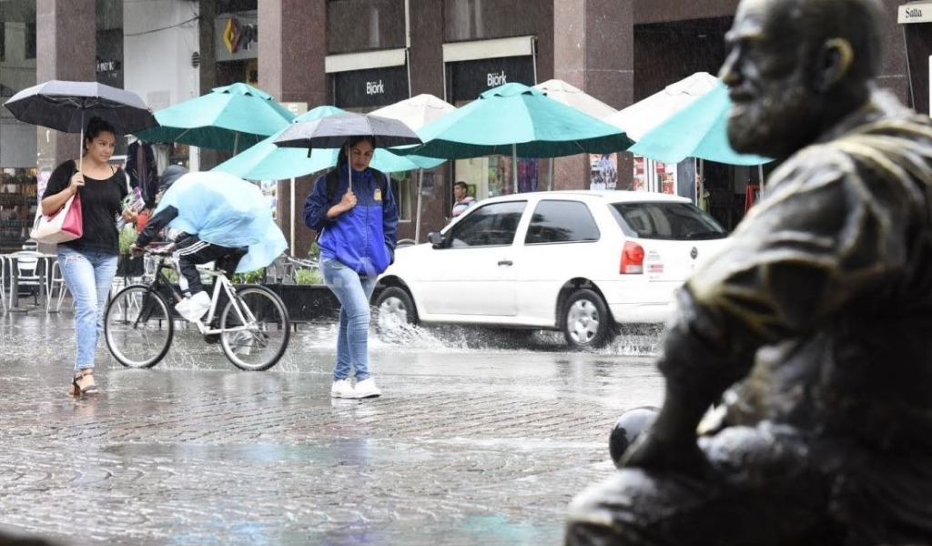 El Servicio Meteorológico emitió alertas naranja y amarilla para varias localidades de Salta por fuertes tormentas