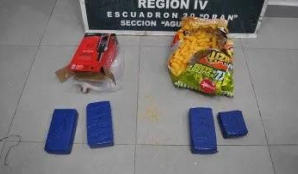 En Orán detienen a una embarazada que llevaba cocaína escondida en caja de vino y chizitos