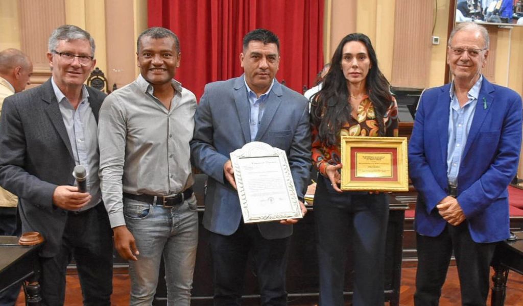 El DT salteño de Los Murciélagos recibió un merecido homenaje en la Legislatura