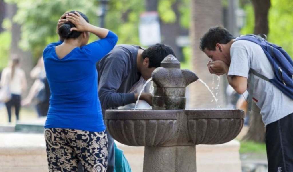 A hidratarse: Llegó la ola de calor a Salta