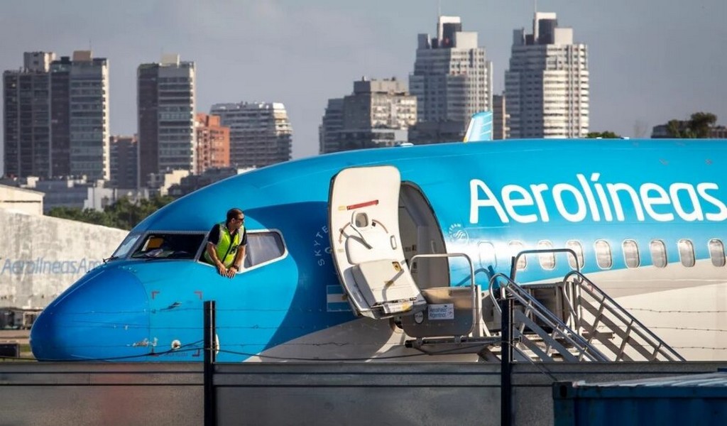 Milei sobre Aerolíneas Argentinas: “O se cierra o se privatiza, pero no va a seguir en manos del Gobierno