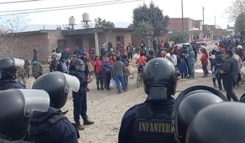 Brutal enfrentamiento entre dos familias de los barrios Solidaridad y La Paz. Hay un apuñalado