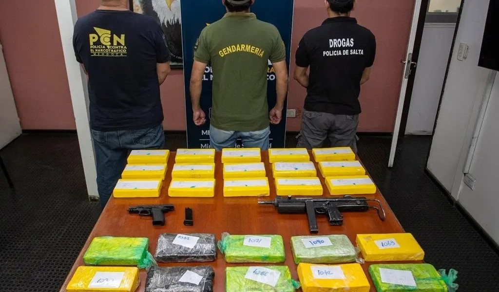  Un ex jefe de Gendarmería, su hijo y dos guardiacárceles de Salta fueron detenidos con 31 kilos de cocaína en Mendoza