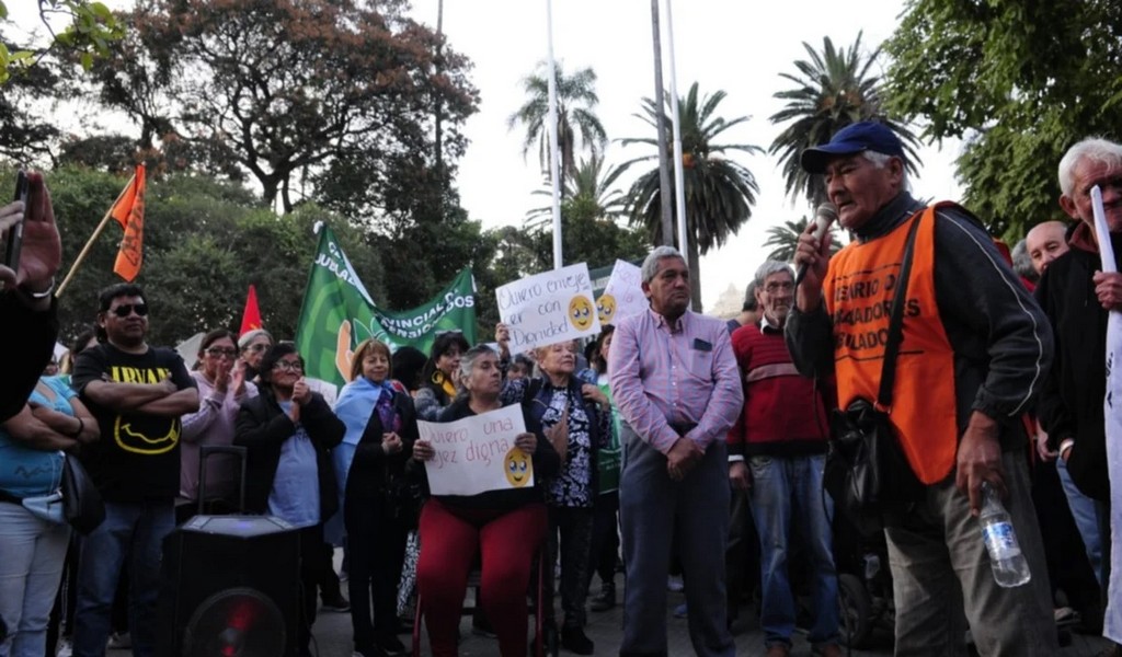 En Salta los jubilados también protestaron en las calles por el veto de Milei