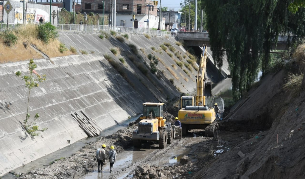 La municipalidad continúa reconstruyendo sectores del canal Yrigoyen