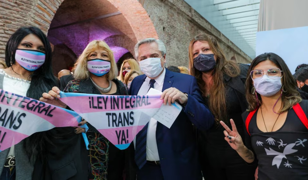 El Gobierno avanza con una ley para eliminar el cupo trans y la “discriminación positiva” en el Estado