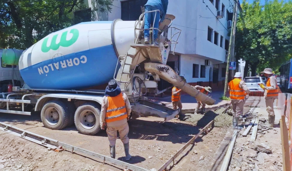 Plan de recuperación de calles: La Municipalidad avanza con el hormigonado en calles Catamarca y Mendoza