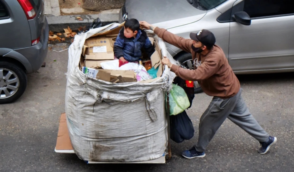 Una familia necesitó $1.024.435 para no ser pobre