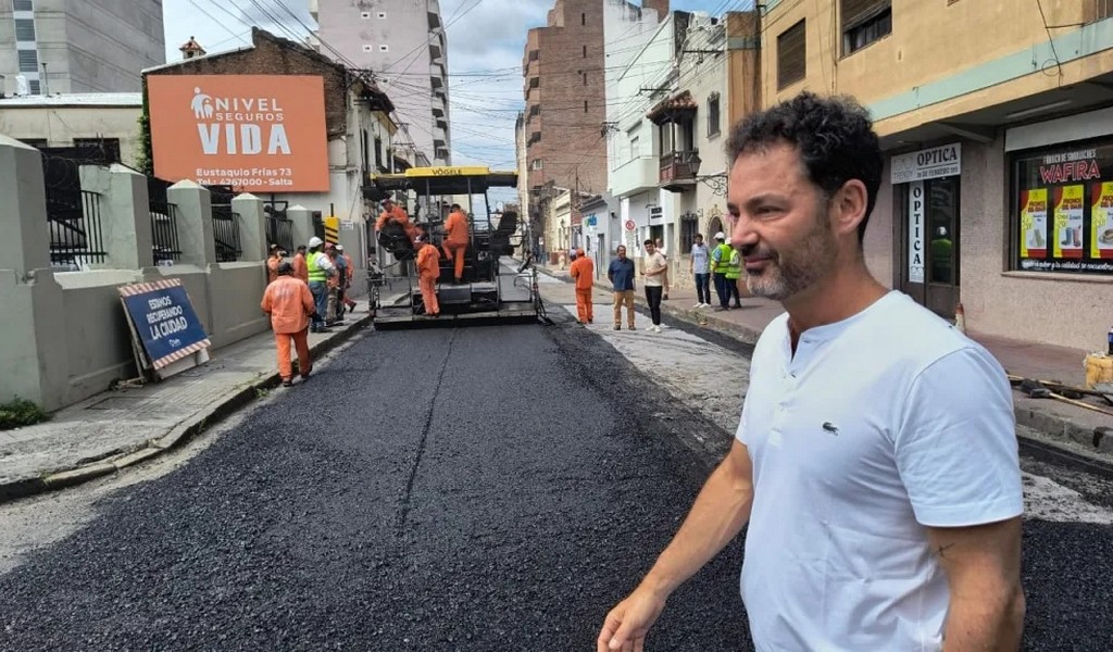 Verano en obra: Emiliano Durand inspeccionó las tareas de repavimentación en el centro