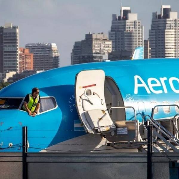 Milei sobre Aerolíneas Argentinas: “O se cierra o se privatiza, pero no va a seguir en manos del Gobierno