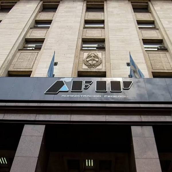 AFIP anunció que congelará salarios de toda la planta