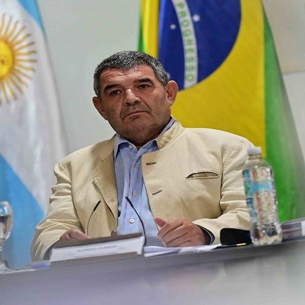 Alfredo Olmedo sería removido del Parlasur por no ir a trabajar