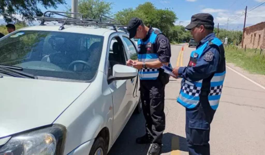 Record de conductores alcoholizados : La Policia Vial de Salta detectó a 500 durante el fin de semana