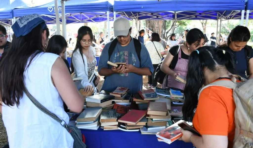 Más de 3 mil personas disfrutaron de la última Suelta de Libros del año
