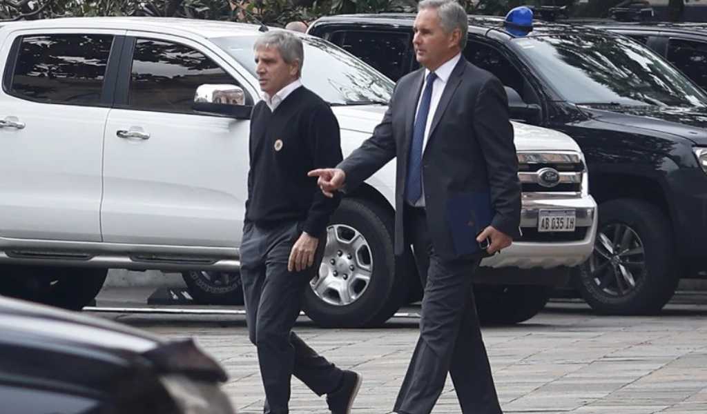 Las internas libertarias seguirán después del 26: Toto Caputo metió a Quirno de canciller para bloquear el desembarco de Sturzenegger