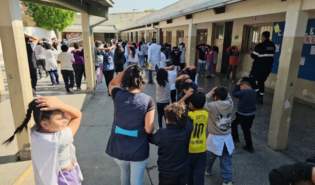 Se realizó de forma exitosa un simulacro de sismo en la escuela 9 de Julio de 1816