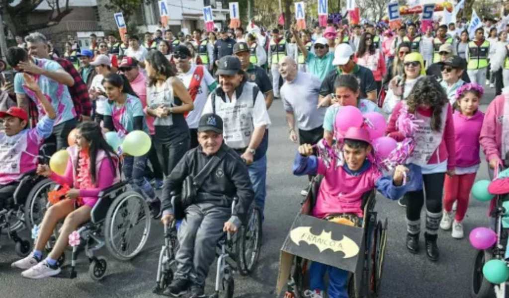 El gobernador Gustavo Sáenz acompañó a la maratón de Hirpace y destacó la solidaridad del pueblo salteño