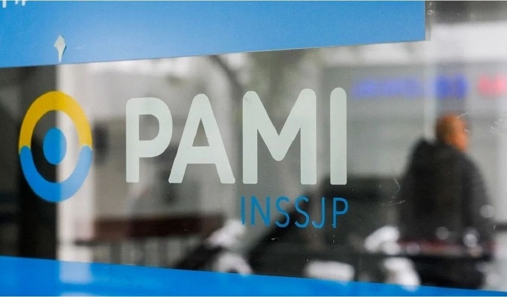 Otro escándalo golpea al Gobierno: Oftalmólogos del PAMI denuncian sobreprecios millonarios en la compra de lentes para cirugías