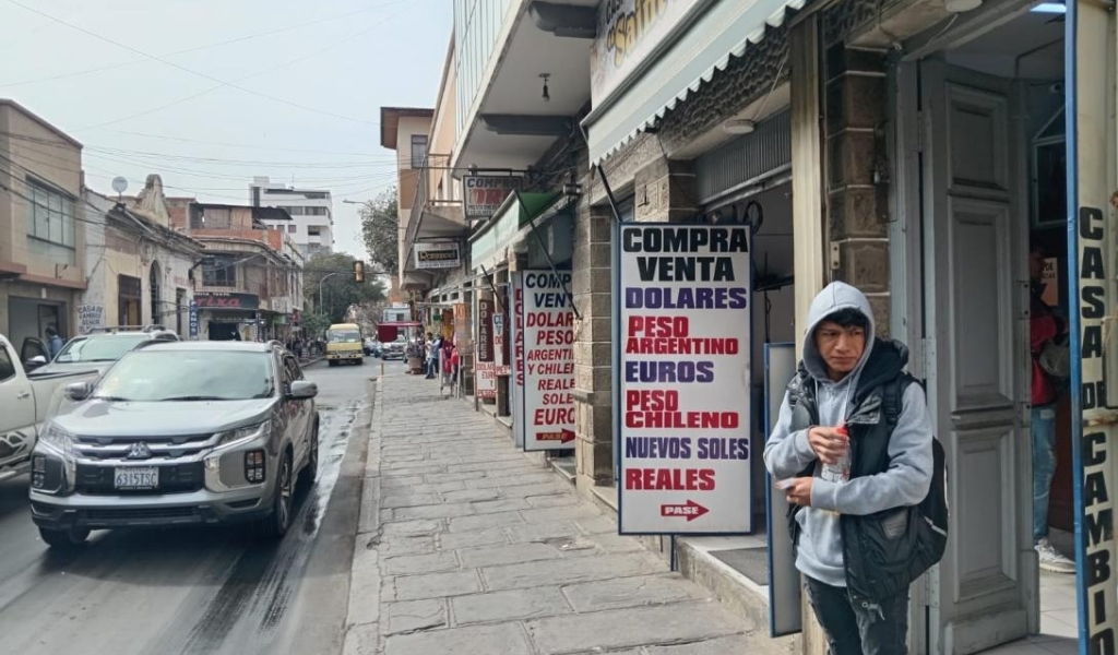 El boliviano se fortalece en las ciudades fronterizas de Bermejo y Yacuiba (Tarija) en comparación al peso argentino que está en caída libre
