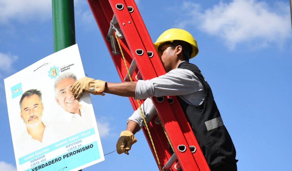 La Municipalidad comenzó con el retiro de carteles políticos
