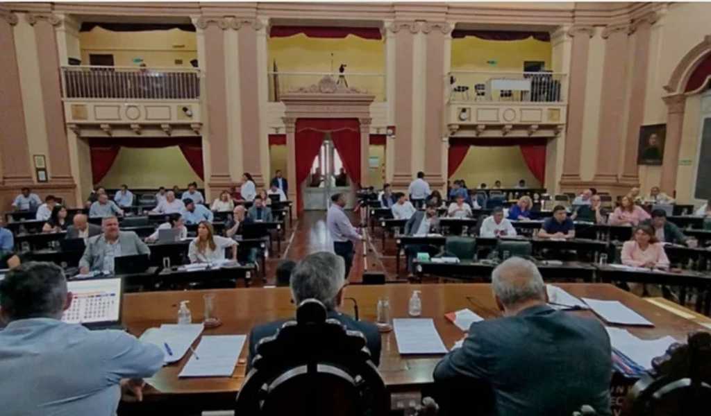 Salteños que estén registrados como morosos alimentarios no podrán ingresar a la cancha, ni al casino