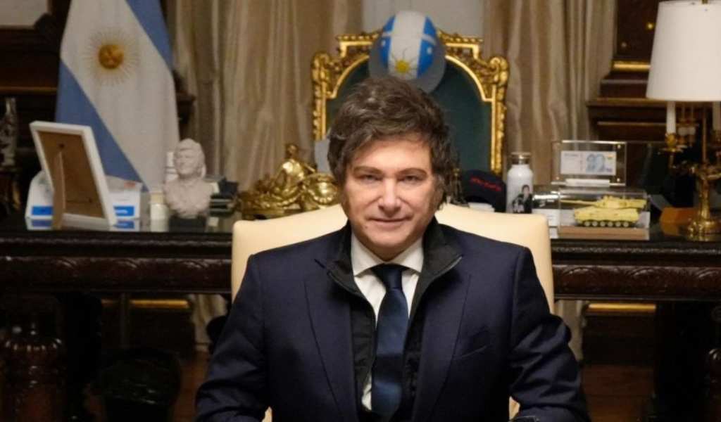 Sondeo de AtlasIntel y Bloomberg: La desaprobación de Milei alcanza el 58% y crece el malestar por empleo y corrupción