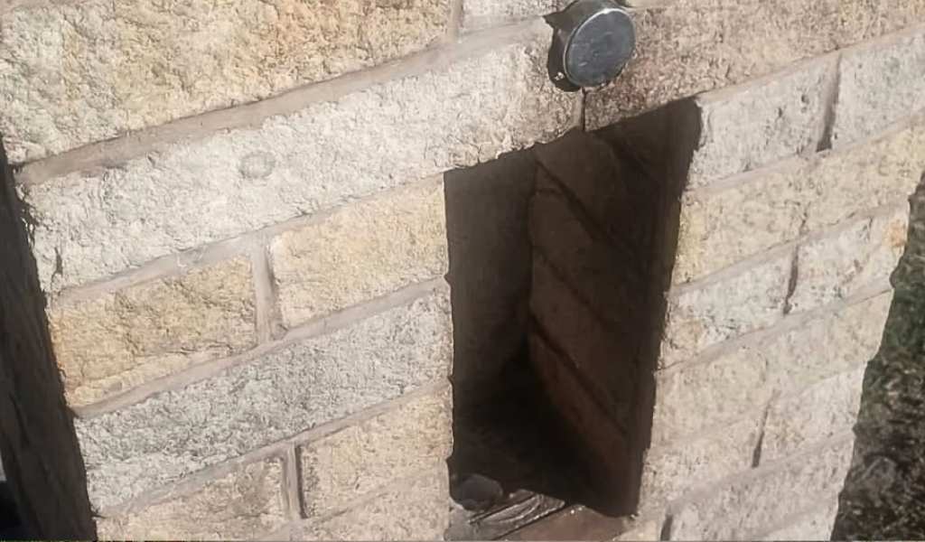 Indignante: Denuncian vandalismo y robo de rejillas en los nuevos bebederos de la avenida Bolivia