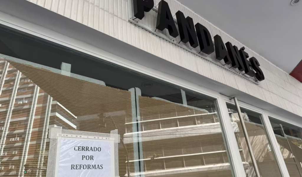 Una reconocida cadena de panaderías de Argentina cerró todos sus locales y despidió a sus 150 empleados