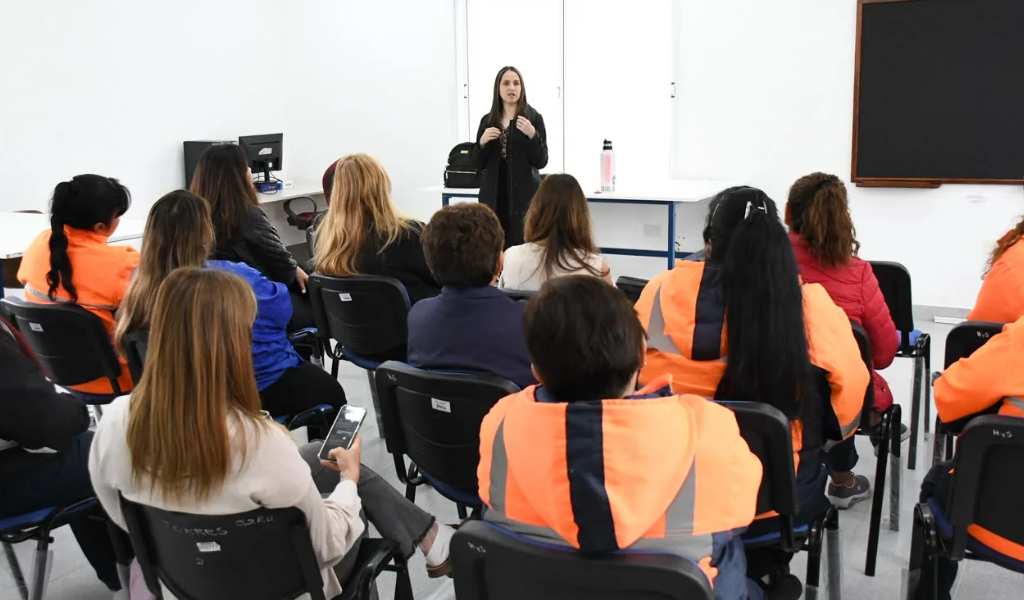 Trabajadoras de la Planta Hormigonera fueron capacitadas sobre el cáncer de mama