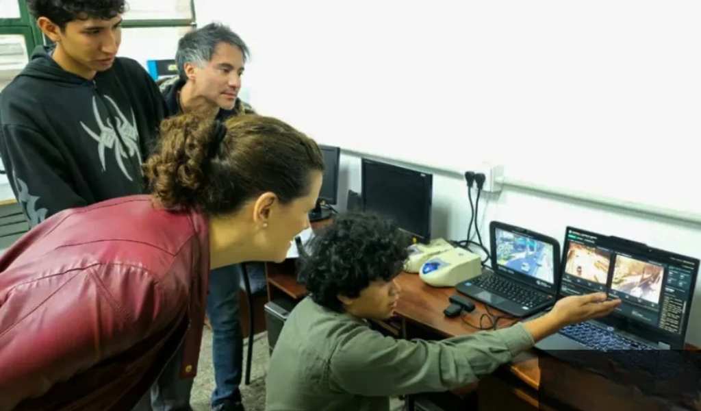 Estudiantes de la escuela Técnica "Martina Silva de Gurruchaga" crearon semáforos que leen el tráfico en tiempo real
