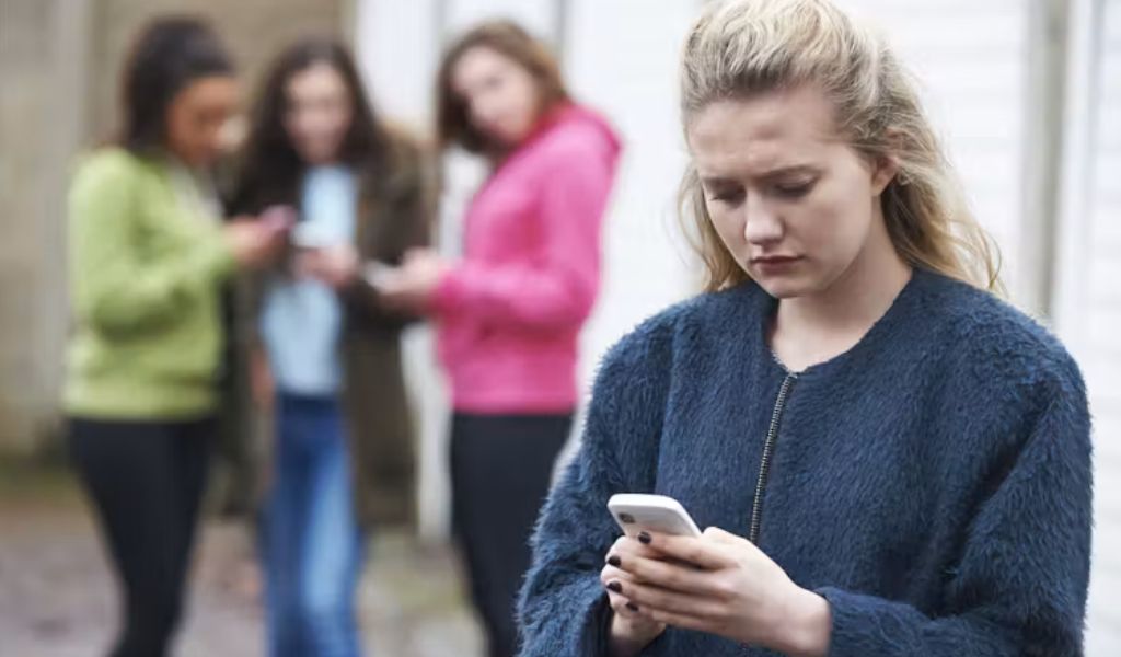 Grave advertencia de Educación por el uso de IA para crear fotos falsas de alumnas desnudas en colegios salteños