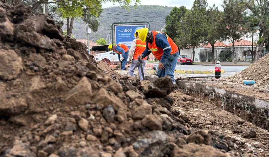 Orden y Seguridad: avanzan con la colocación de semáforos en 20 puntos de la ciudad
