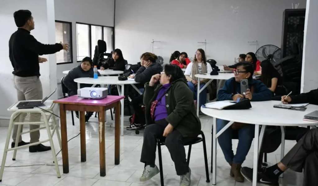 En el CIC de Unión emprendedores se capacitan para vender sus productos en Mercado Libre