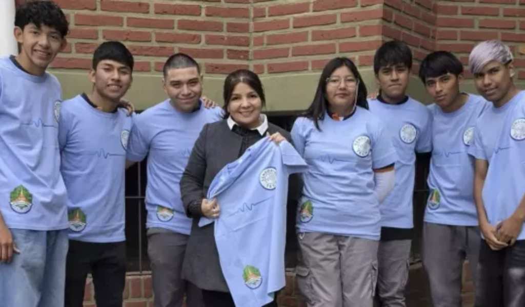 Orgullo e innovación con corazón: Estudiantes salteños diseñaron una pulsera inteligente para la seguridad de personas sordas e hipoacúsicas