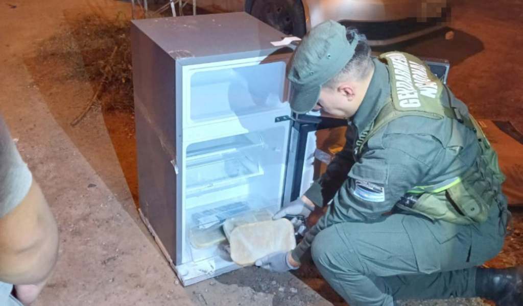En el norte de Salta incautan 10 kilos de cocaína escondidos en heladeras
