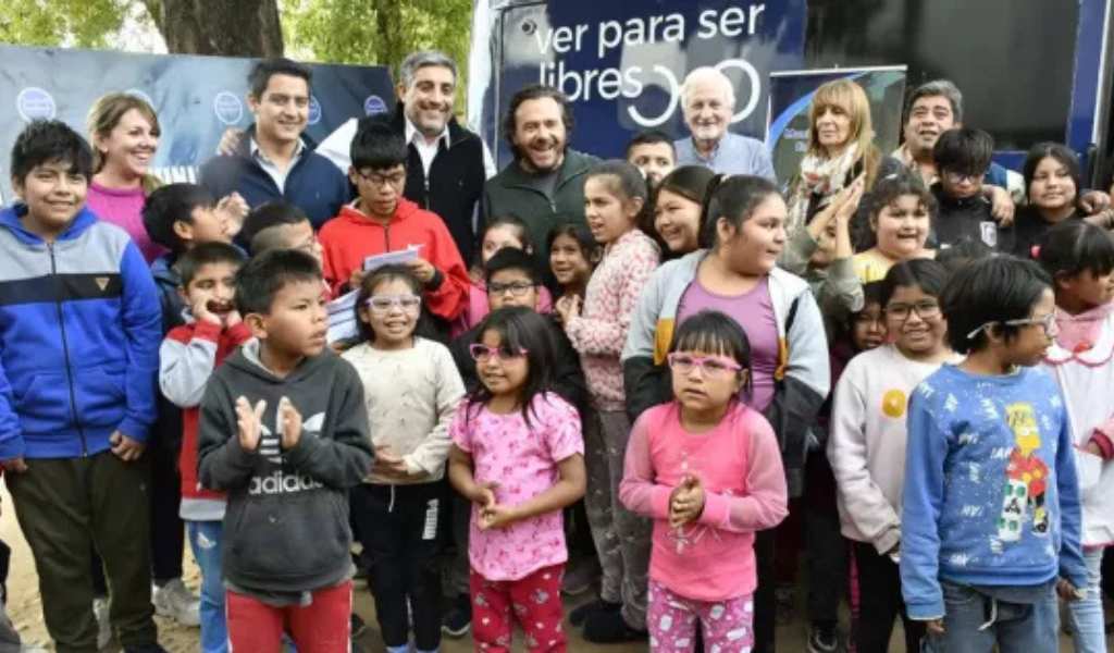 Más de 200 niños del norte salteño recibieron sus anteojos sin costo por el programa Ver para ser Libres