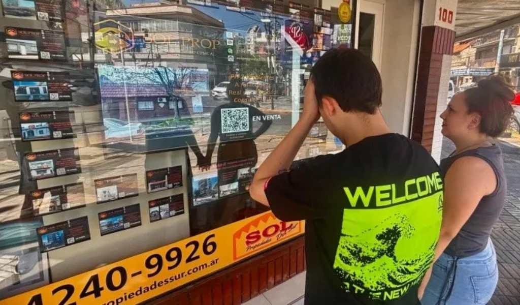 Mientras Milei festeja que el país entró en deflación, los alquileres aumentan por mes hasta cinco veces la inflación