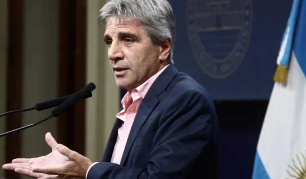 Caputo anticipó que, en el corto plazo, “habrá volatilidad” en el precio del dólar