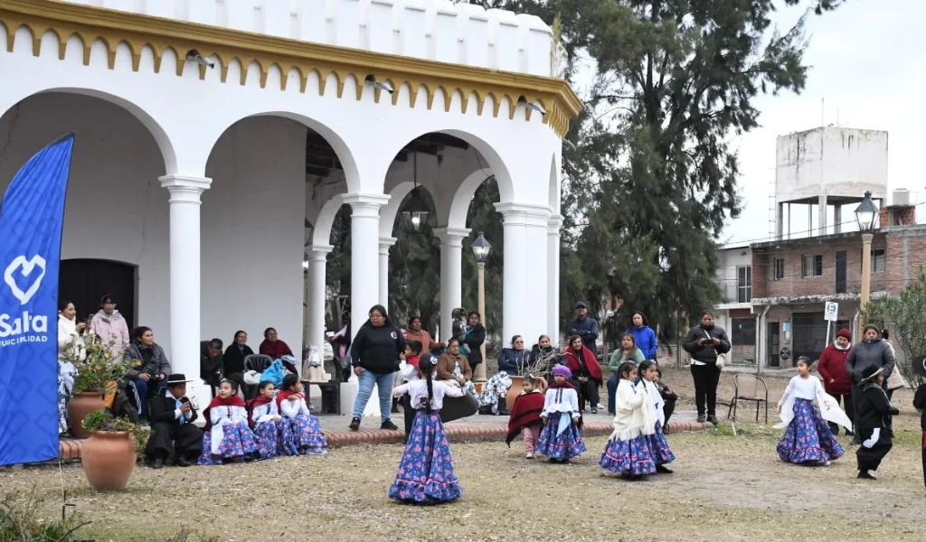Un espacio para celebrar nuestra cultura: La Casona de Castañares vibró al ritmo del folclore y celebró una tarde a pura danza