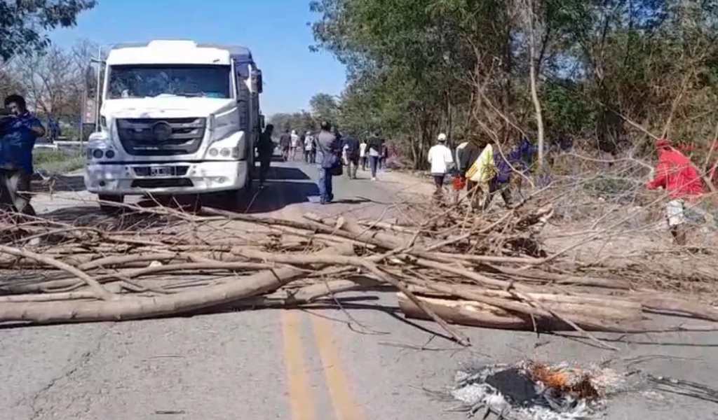 Regresaron los piquetes: Manifestantes cortan la Ruta 34 en Gral. Mosconi por falta de trabajo