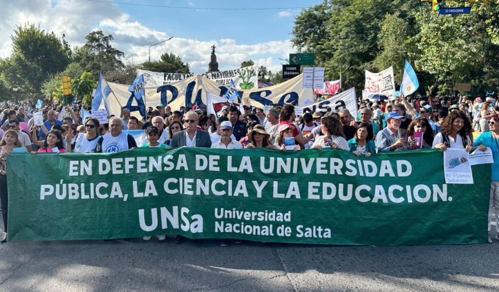 La UNSa se moviliza en contra del veto de Milei: "Unidos, reafirmamos que sin financiamiento no hay universidad posible”