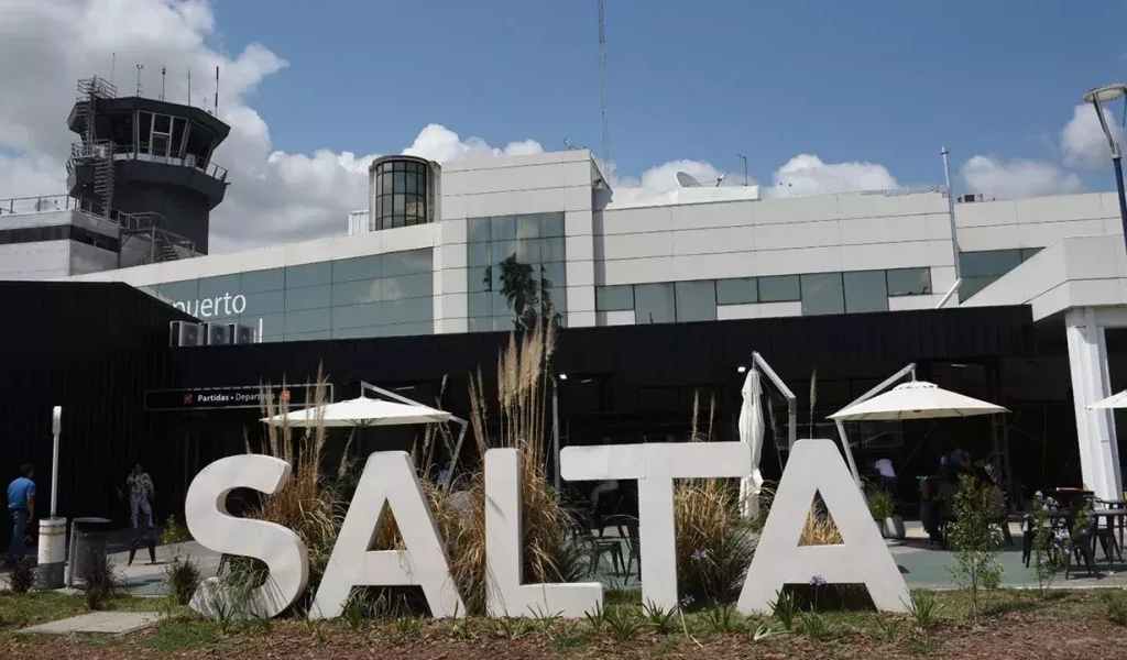 Alerta en el aeropuerto: Impiden que dos menores de edad sean llevadas sin autorización por un padre y una abuela