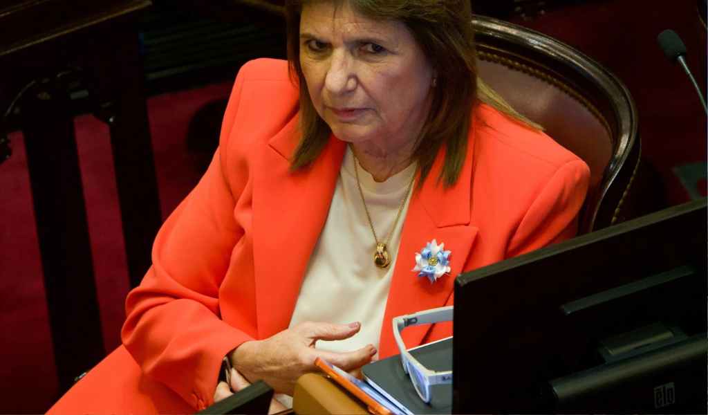 Palito para Adorni: Bullrich presentó su declaración jurada y sigue desafíando al Gobierno