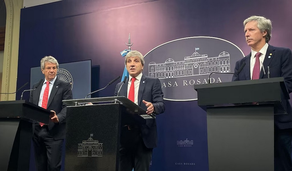 Caputo: “Por debajo de $50 millones por mes cada persona puede gastar sus ahorros sin problema”