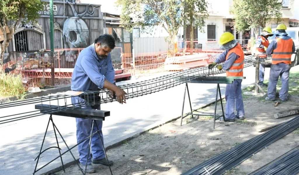 La Municipalidad avanza con la reparación de la vereda hundida del pasaje Miramar
