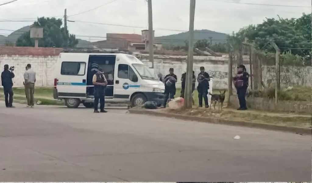 Encuentran a un hombre asesinado tras un presunto asalto en la madrugada de este viernes en el barrio Santa Cecilia