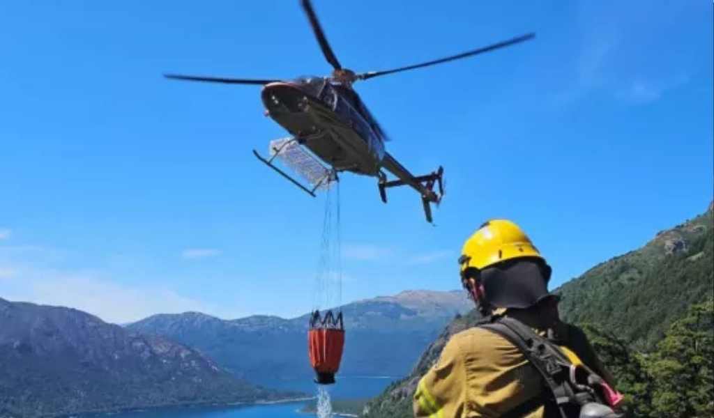 Chubut: La Brigadistas Forestales de Salta ahora combaten el fuego en el Parque Nacional Los Alerces