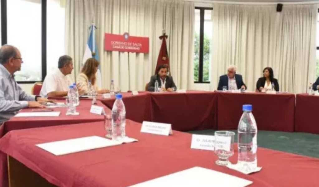 Sáenz convocó y se reunió con  legisladores nacionales para defender juntos los recursos de Salta. Diputados y senadores libertarios decidieron no ir