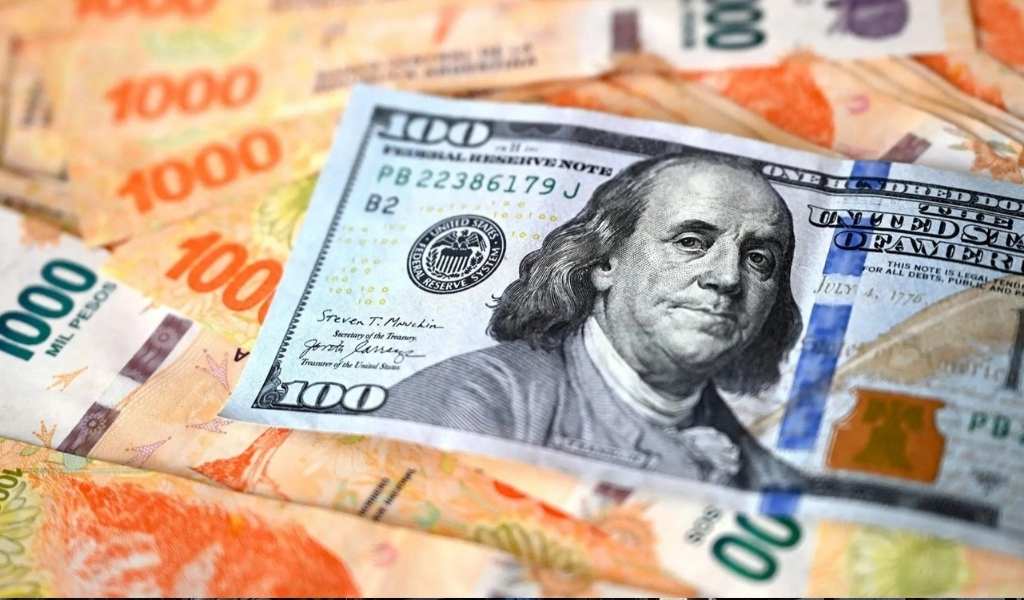 Vuelve un clásico para frenar la inflación: dólar barato y tasa recontra alta. La bicicleta financiera a full