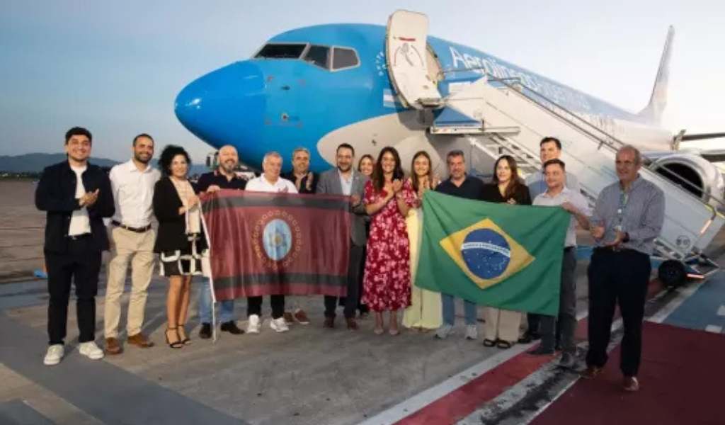 Salta dio la bienvenida al primer vuelo directo desde Florianópolis